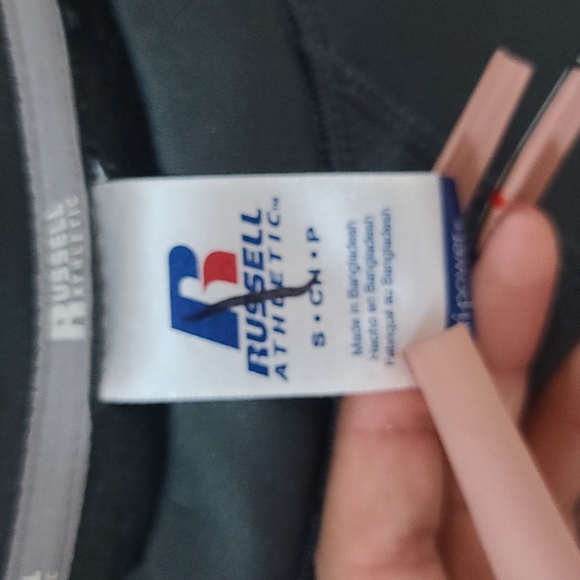 NWOT RUSSELL Pullover - Picture 2 of 3